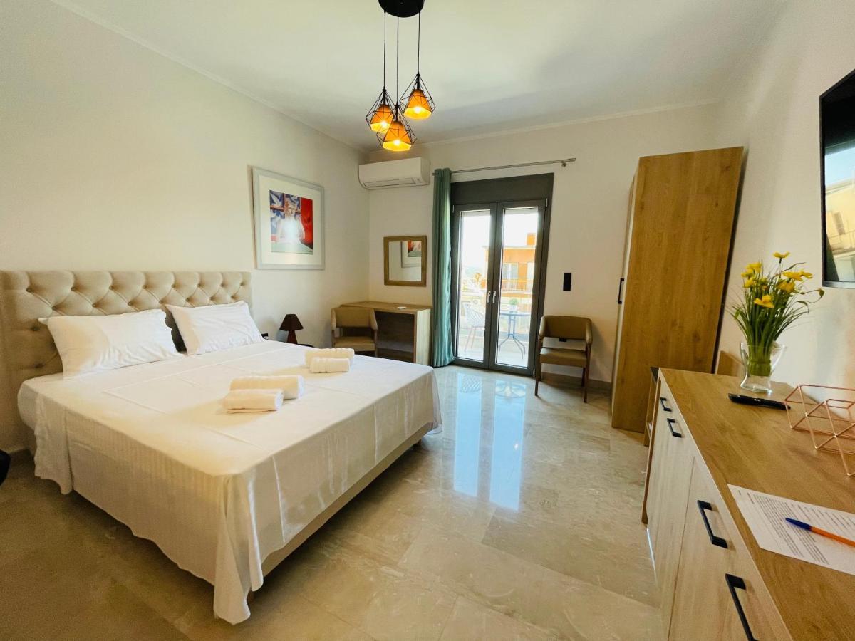 Xenios Suites 리구리오 외부 사진