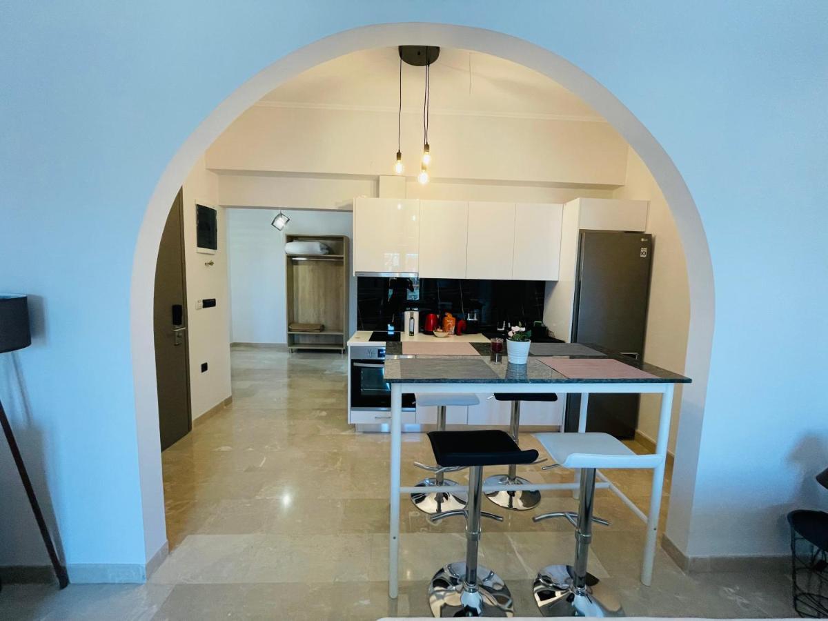 Xenios Suites 리구리오 외부 사진