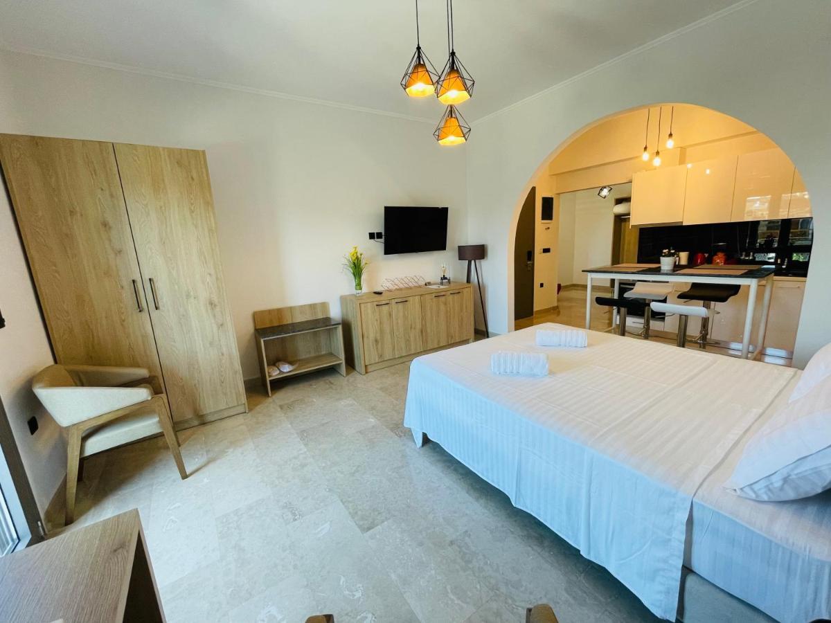 Xenios Suites 리구리오 외부 사진