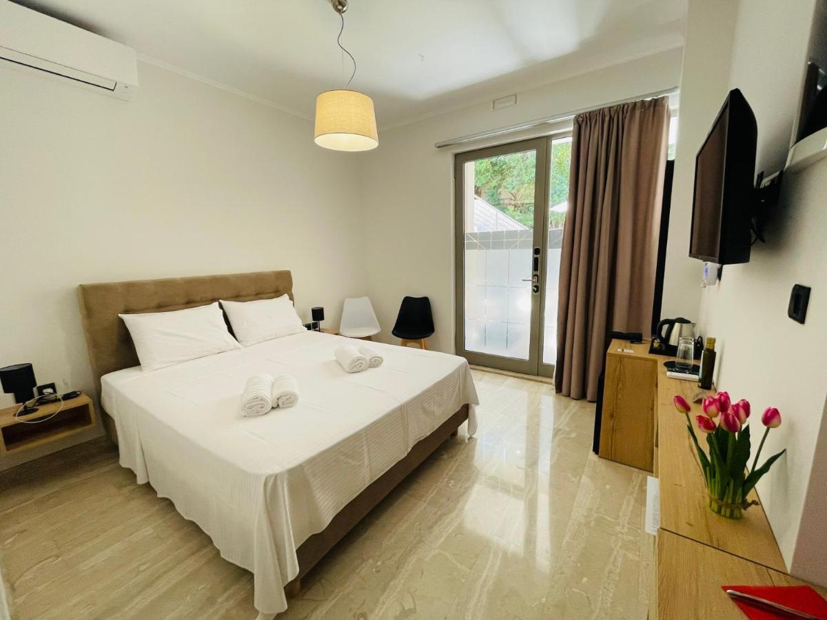 Xenios Suites 리구리오 외부 사진